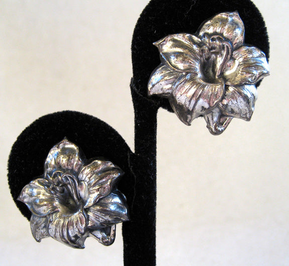 Arts and Crafts Sterling Silver Floral Hibiscus Earrings